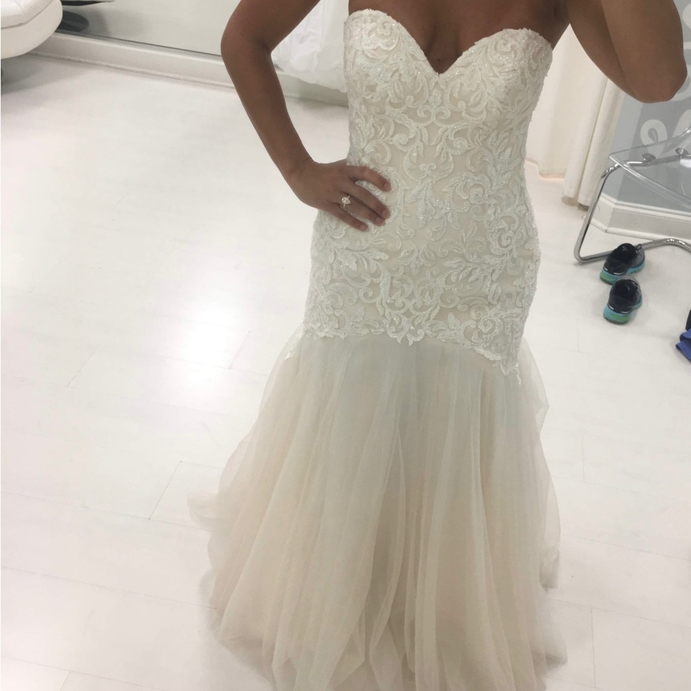 WEDDING DRESS - Picture 2 of 5